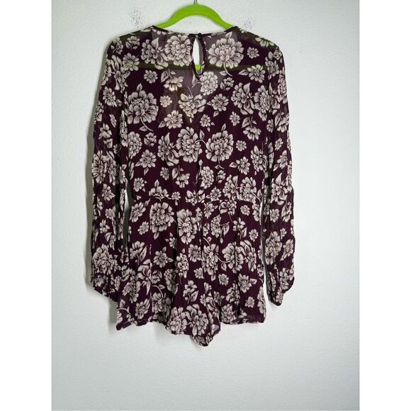 NWT Band of Gypsies Romper Womens Sz M Purple Floral Ruffle V-Neck Boho Festival - Picture 6 of 13